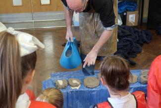 Stephen Broadbent running a Masterpieces in Schools activity at a primary school in Chester. Photo credit: Art UK.