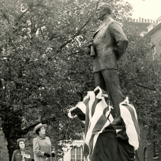 Queen Elizabeth unveiling Belsky's statue of Lord Mountbatten