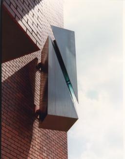 Split Form No 4c (1984) (Heron House, 145 City Road, London EC1)