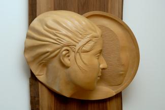 Sculpture in wood by Elona Bennett FRSS