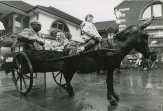 Lorne McKean's Play sculpture in Horsham's Piries Place