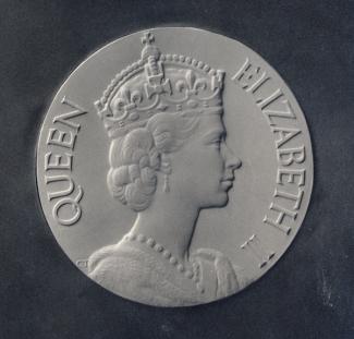 Queen Elizabeth II medal by Cecil Thomas FRBS (1885-1976) Queen Elizabeth II medal by Cecil Thomas FRBS (1885-1976)