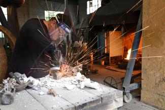 Behind the Scenes at Milwyn Foundry, casting the 10gram challenge 2024