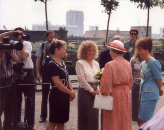 Dawn Rowland FRSS meeting the Queen at the Chelsea Harbour Exhibition organised by the Society