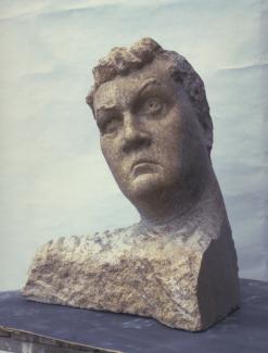 Glynn Williams FRSS_Self Portrait_Ancaster Weatherbed Stone_27 inches high_1986_Private Collection