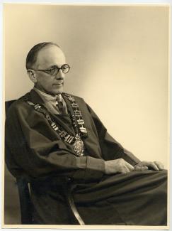 Cecil Thomas as Master of the Art Workers Guild 1946
