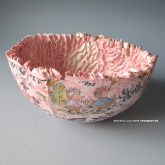 Garden Pinks Gold. Handmade. Porcelain.Digital transfers: Lichte Porzellan-Germany. Sculpture.18.5 x17.5 x9 cm. 2023