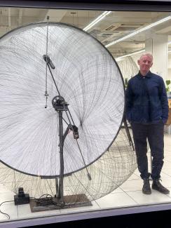 Interactive kinetic sculpture which draws on glass